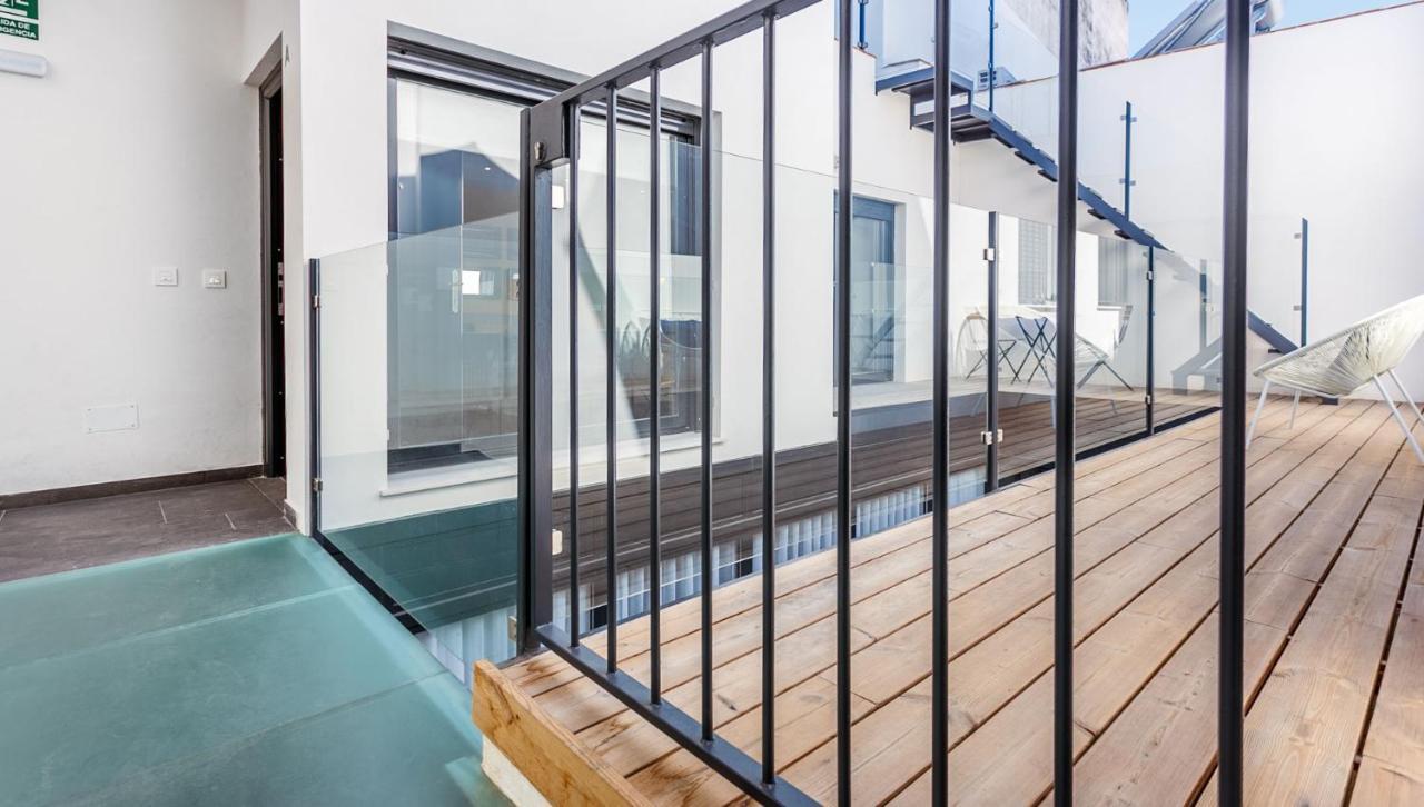 Precioso Atico De Diseno, Gran Terraza De 35 M2 Y De 16 M2 Y Garaje En Pleno Centro Apartamento *