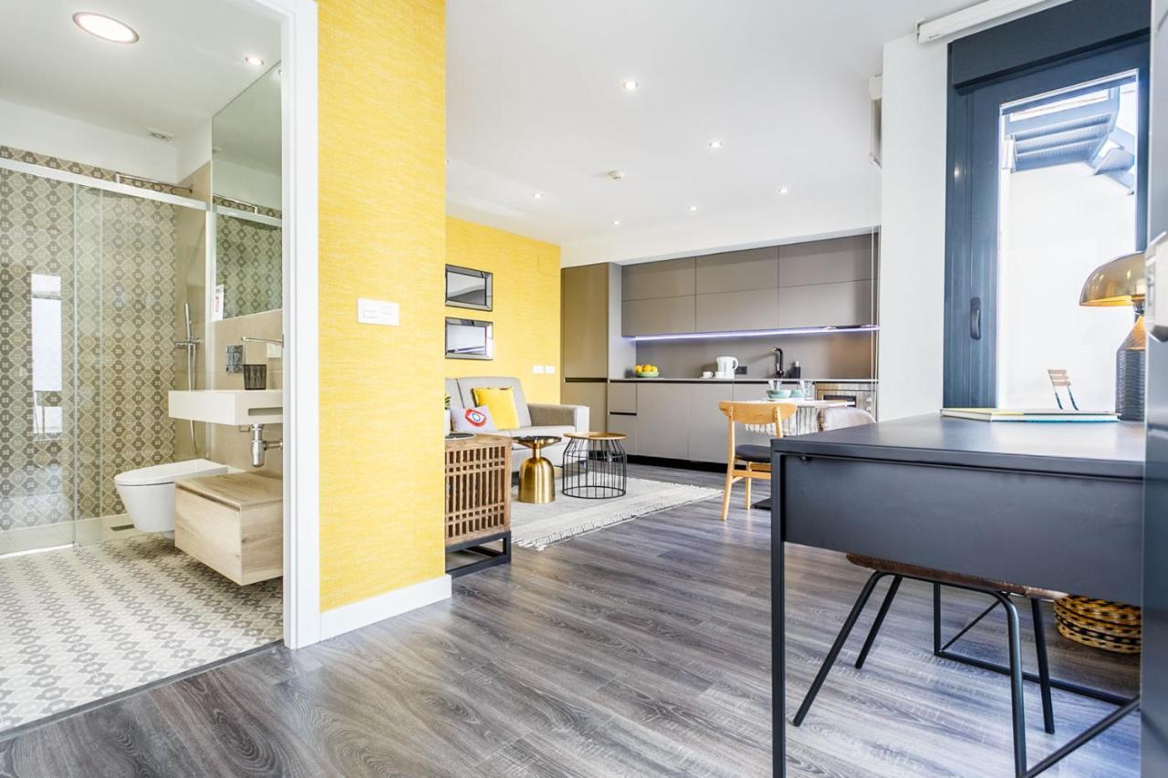 Precioso Atico De Diseno, Gran Terraza De 35 M2 Y De 16 M2 Y Garaje En Pleno Centro Apartamento Sevilla