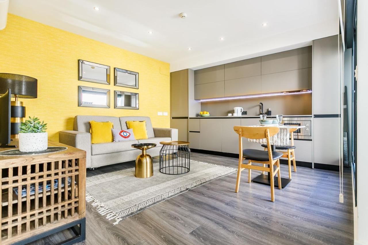 Precioso Atico De Diseno, Gran Terraza De 35 M2 Y De 16 M2 Y Garaje En Pleno Centro Apartamento Sevilla
