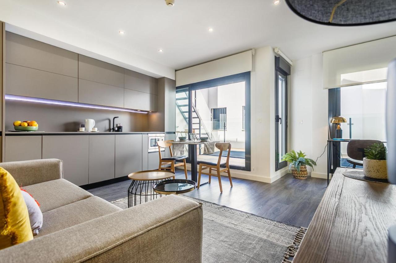 Precioso Atico De Diseno, Gran Terraza De 35 M2 Y De 16 M2 Y Garaje En Pleno Centro * Sevilla