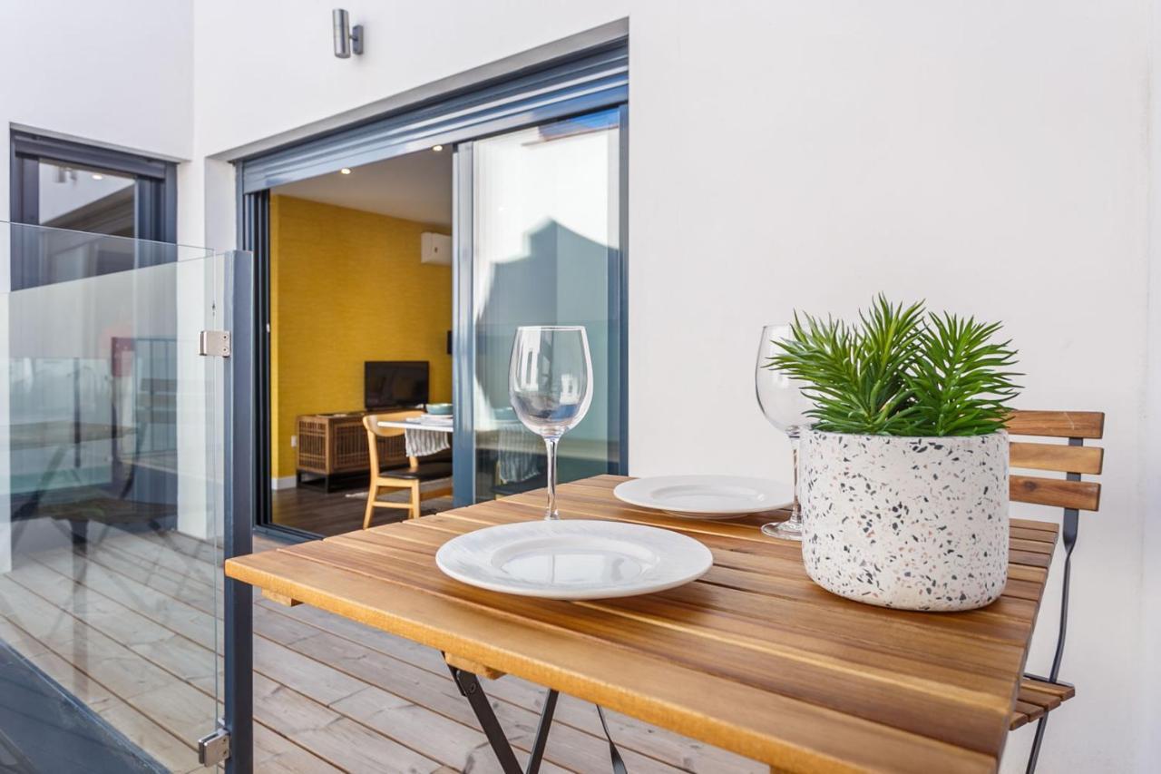 Apartamento Precioso Atico De Diseno, Gran Terraza De 35 M2 Y De 16 M2 Y Garaje En Pleno Centro Sevilla