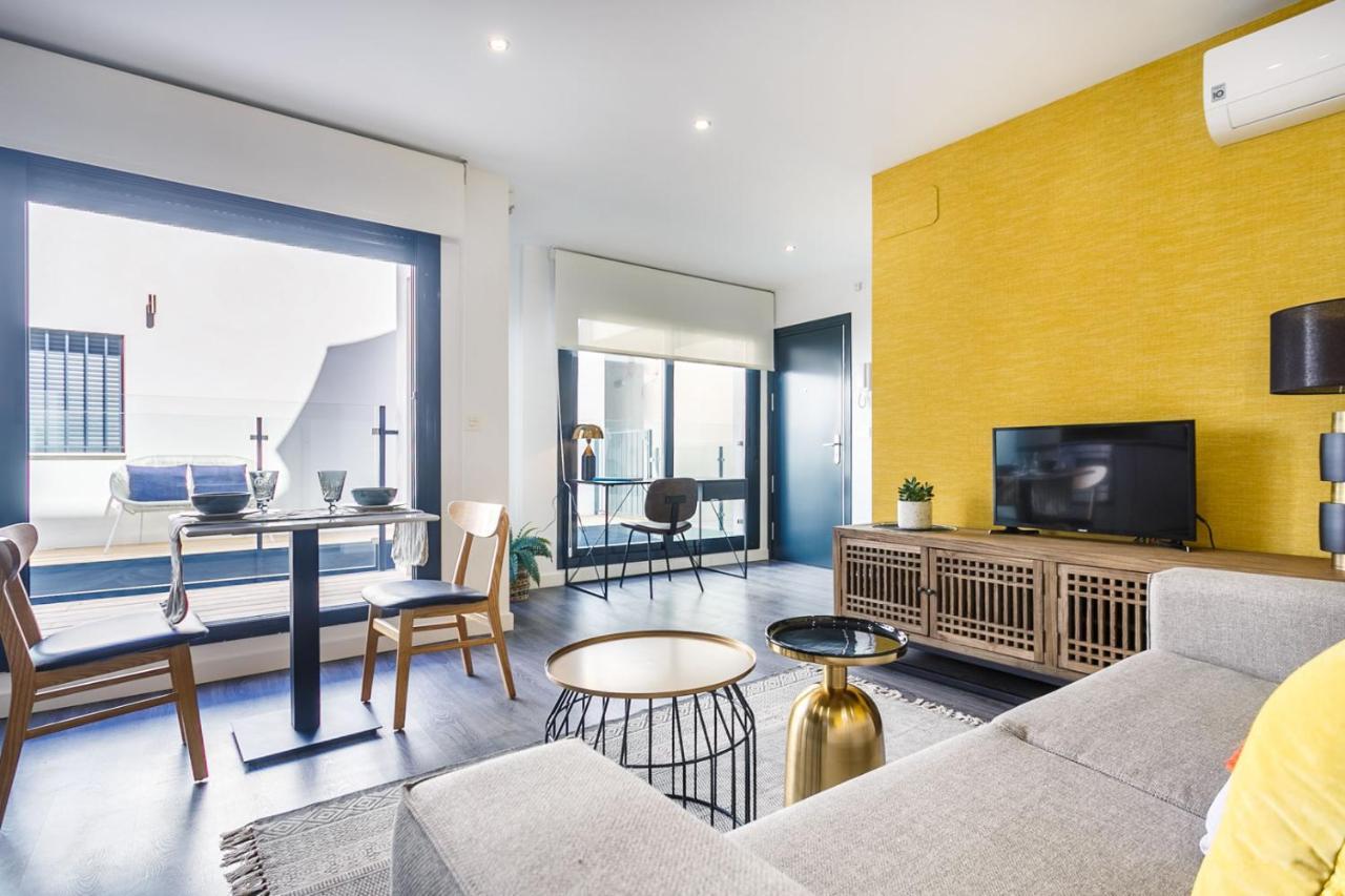 Apartamento Precioso Atico De Diseno, Gran Terraza De 35 M2 Y De 16 M2 Y Garaje En Pleno Centro
