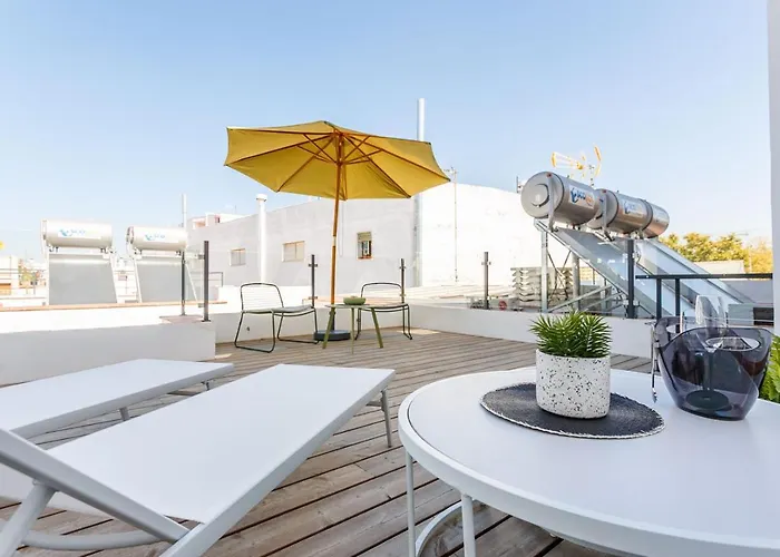 Precioso Atico De Diseno, Gran Terraza De 35 M2 Y De 16 M2 Y Garaje En Pleno Centro